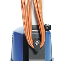 Detailopname van een waterpomp met kabeloproller