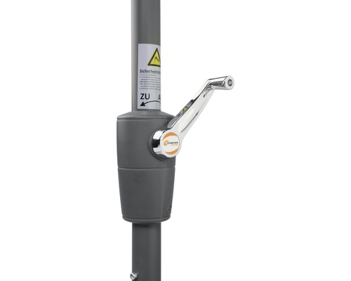 Detailopname van een slinger om een parasol te openen en te sluiten, met Schneider logo