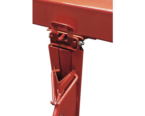 Detailweergave van een rode werkbank met beenbevestiging