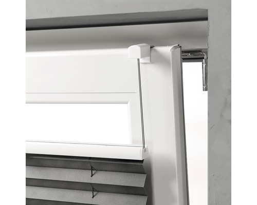 Detail van een plissésysteem op een raam