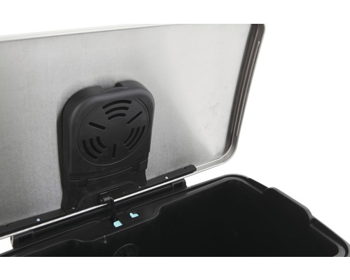 Binnenaanzicht van een afvalemmer met open deksel