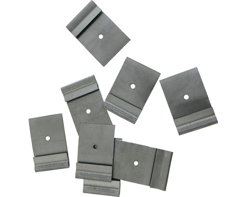 Meerdere metalen dakgootbeugels met schroefgat