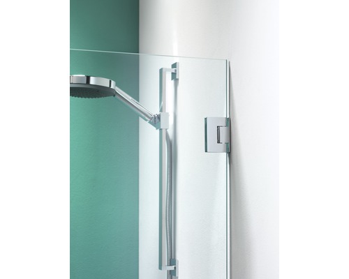 Gedetailleerde weergave van een douchecabine met glazen deur en douchekop