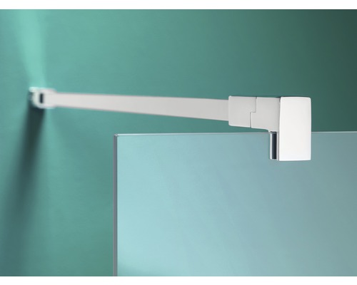 Detailweergave van douchecabine stabilisatie met wandbevestiging