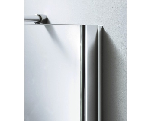 Detailopname van een spiegelkast met verlichting