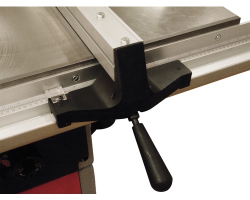 Detailopname van een tafelzaag met parallelgeleider en schaal voor nauwkeurige instelling