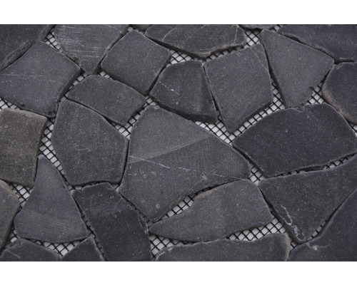 Mozaïektegel van natuursteen op een net