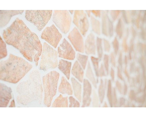 Wanddecoratie met natuursteenstrips