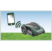 Robotmaaier met smartphoneverbinding op gazon