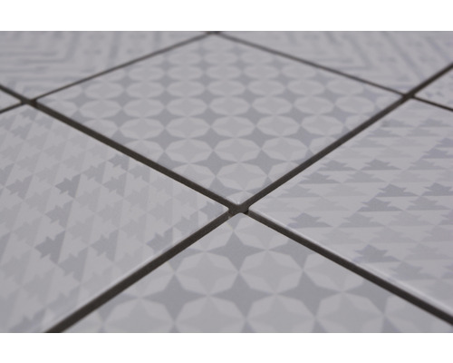 Keramische tegels met geometrische patronen