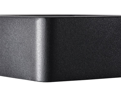 Detailopname van een zwarte kunststof box