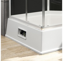 Detailopname van een douchecabine met hoekinstap en bekleding