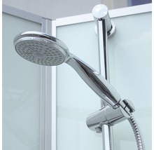 Handdouche met doucheslang en houder in de badkamer