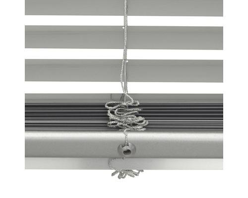 Jaloezie met trekkoord en bedieningskogel