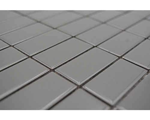Grijs rechthoekig tegel in mozaïekpatroon