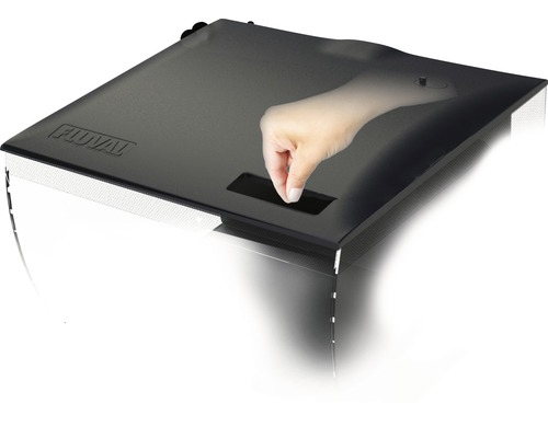 Fluval aquariumdeksel met hand die een opening gebruikt