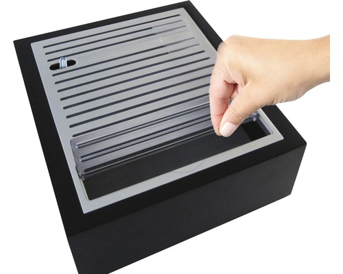 Luchtbevochtiger voor binnenshuis met verdampingsinzetstuk en hand