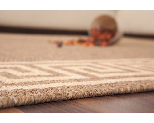 Detailopname van een tapijt met geometrisch patroon