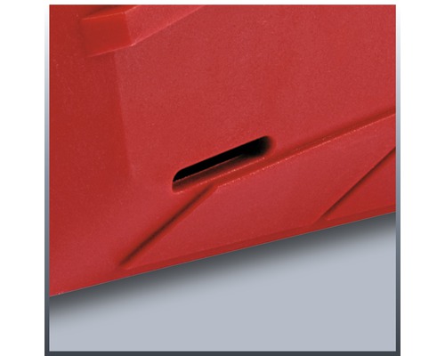 Detailopname van een rode gereedschapskoffer met ventilatiesleuf.