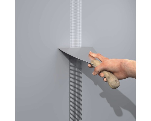 Plamuurmes voor het aanbrengen van voegband op een muur