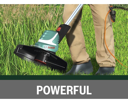 Gras trimmer in gebruik met Bosch logo