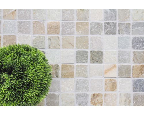 Vierkante mozaïektegels met groene decoratie