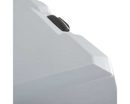 Detailweergave van een transportbox met wielen en een gestructureerd oppervlak.