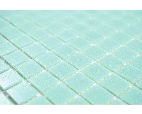 Close-up van kleine, vierkante glazen mozaïektegels