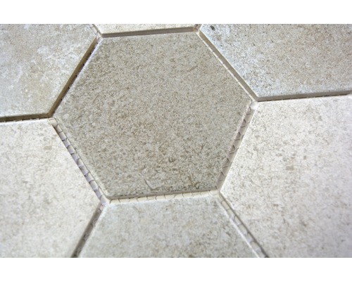 Close-up van zeshoekige vloertegels.