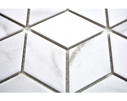 Mozaïektegels van natuursteen in ruitvorm