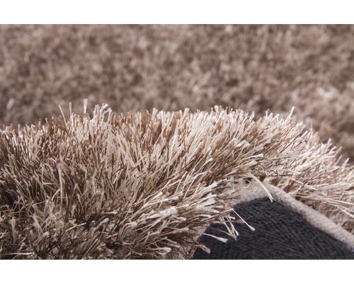 Detailopname van een shaggy tapijt met lange vezels