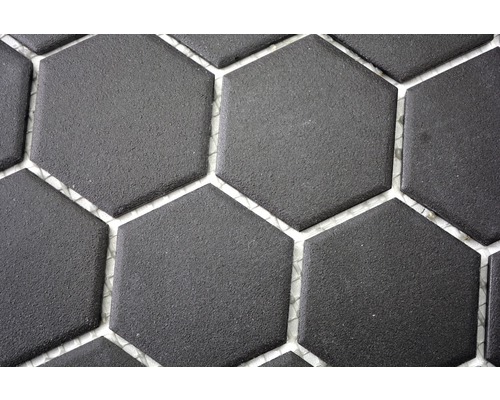Close-up van zeshoekige, donkere vloertegels