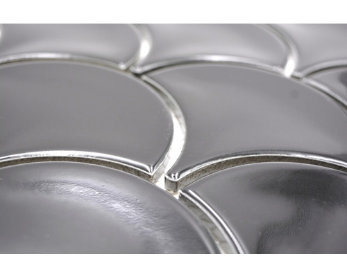 Close-up van keramische mozaïektegels in waaiervorm