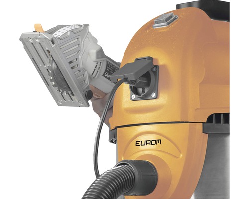 Elektrisch gereedschap aangesloten op stofzuiger