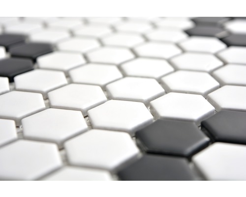 Zwart-witte zeshoekige mozaïektegels