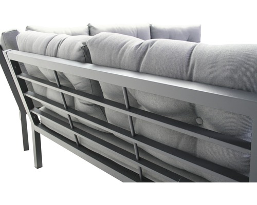 Achterkant van een grijze loungeset met metalen frame en stoffen kussens.