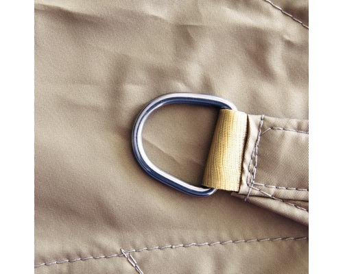 Detail van een zonnescherm met D-ring voor bevestiging