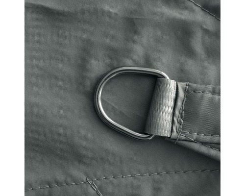 Detailopname van een zonnescherm met D-ring bevestiging.
