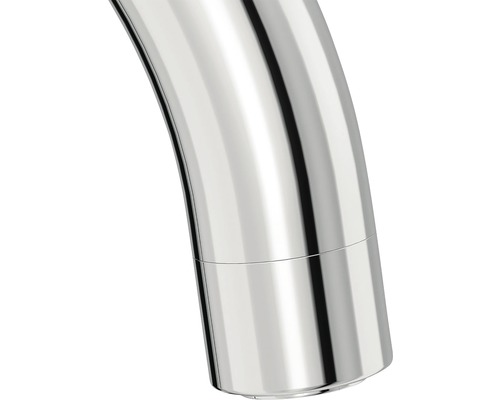 Detailopname van een verchroomde kraanuitloop