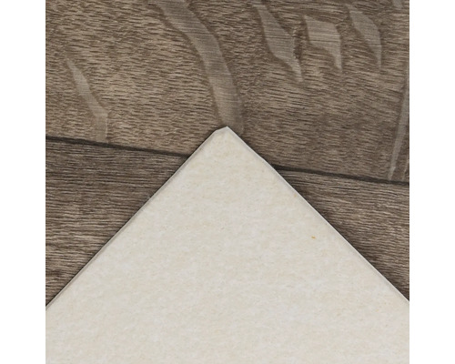 Keramische tegel op houten vloer