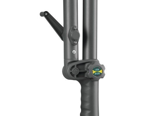 Detailweergave van een parasolvoet met slinger, verstelknop en vergrendelingsfunctie.