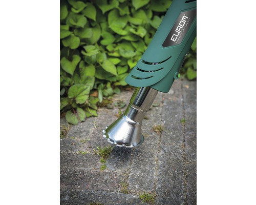 Onkruidverdelger met hitte toepassing op straatstenen