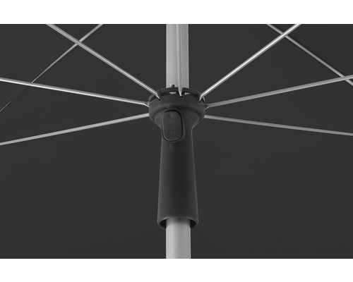 Detailopname van een parasol met frame en parasoldak