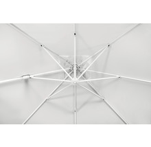 Onderaanzicht van een parasol met metalen frame