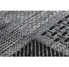 Close-up van een grijs tapijt met zwart patroon