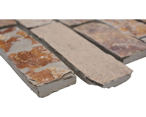 Detailopname van natuursteen mozaïektegels.