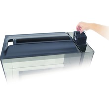 Aquarium met filter en afdekking