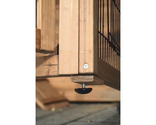 Detail van een houten constructie met verstelbare voet voor nivellering