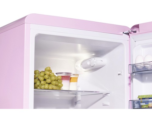 Interieur van een koelkast met levensmiddelen