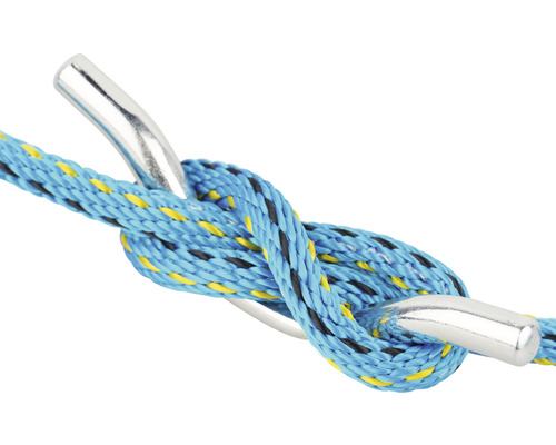 Gedetailleerde opname van een touw met knoop en metalen oog